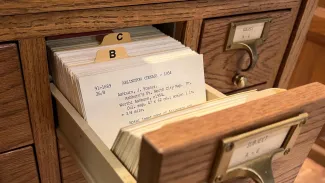 Catalogue de fiches papier d'une bibliothèque